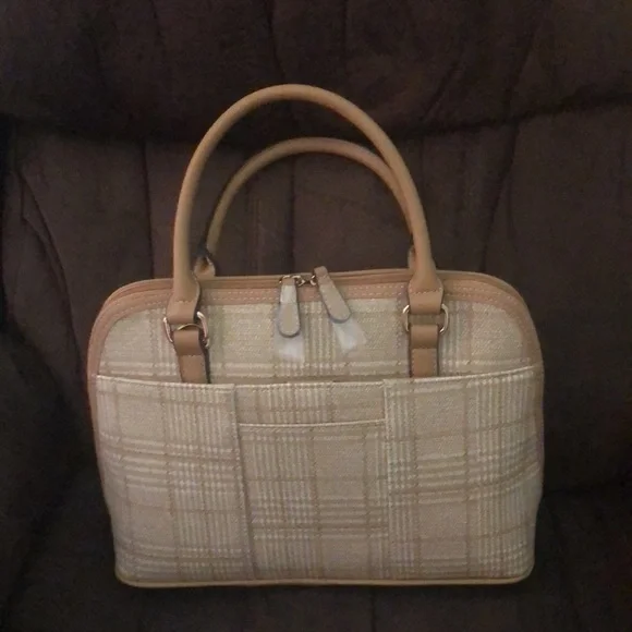 Brand new vanchetta plaid Giani Bernini handbag. - Picture 2 of 2